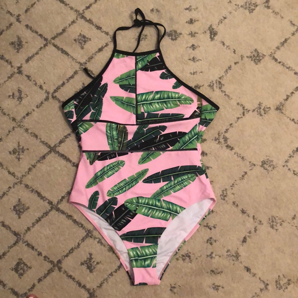 40.   Cupshe One piece💖☀️